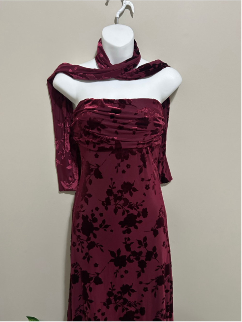 NWT Womens Velvet Floral Maxi Dress Size M Burgundy - Picture 2 of 14